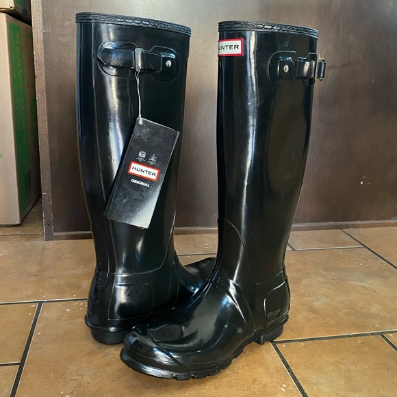 hunter tall gloss rain boots black